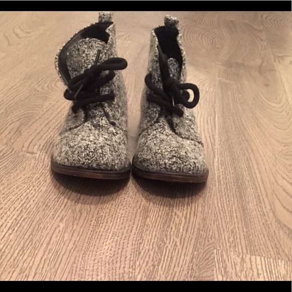 6.5 NWOT Black White Pitch Ankle Boot - Picture 5 of 12